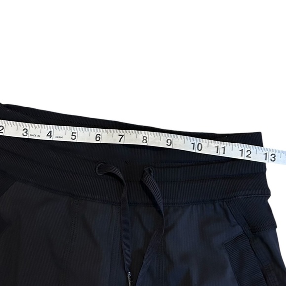 Lululemon Studio Crop- Black Athletic Joggers- Size 2 - Picture 14 of 15